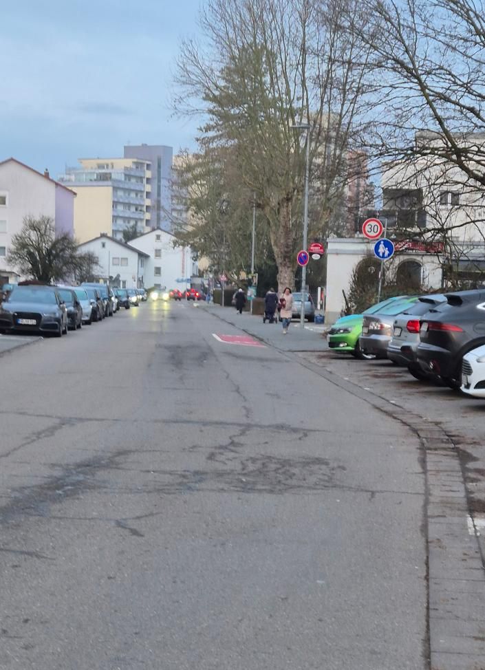 Solche Missstände könnten bei einem Ausbau der Breslauer Straße beseitigt werden. 