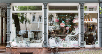 Schaufenster mit Geschenkartikeln