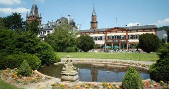 Schlosspark mit Blick auf das Schloss