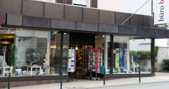 Schaufenster mit Büromaterialien