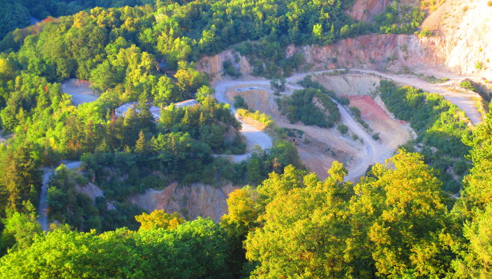 Blick von oben auf den Wachenberg Steinbruch