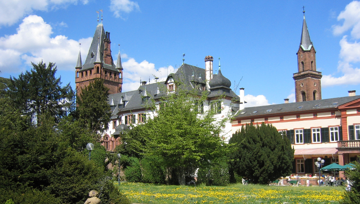 Schlosspark mit Schlossblick