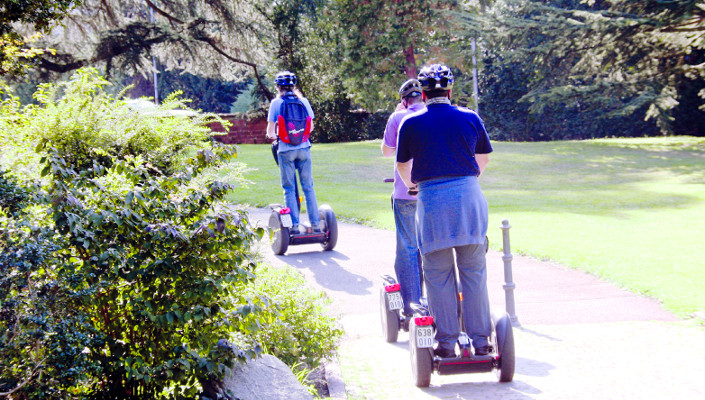 Teilnehmer bei der Segwaytour im Schlosspark