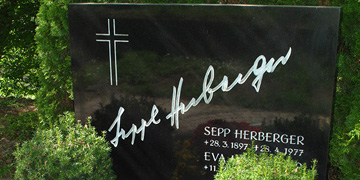 Grab von Altbundestrainer Sepp Herberger in Hohensachsen 