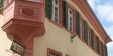 Gebäude Museum mit Erker in der Hauptstraße