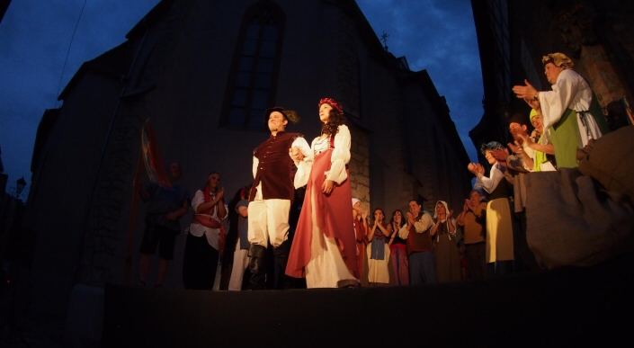 Open-Air-Theater mit historischen Kostümen im Gerberbachviertel